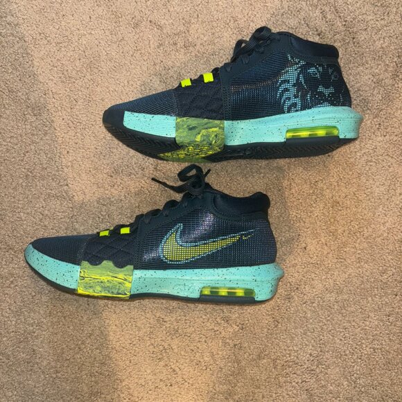 NEW Men's Nike Lebron Witness 8 Basketball Shoes 10M (fits like 9M) - Picture 2 of 12